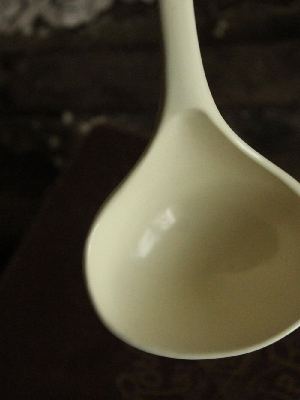 Vintage 1970s Large Serving Spoon, Cream Melamine Ware, Made in Taiwan - Picture 10 of 10